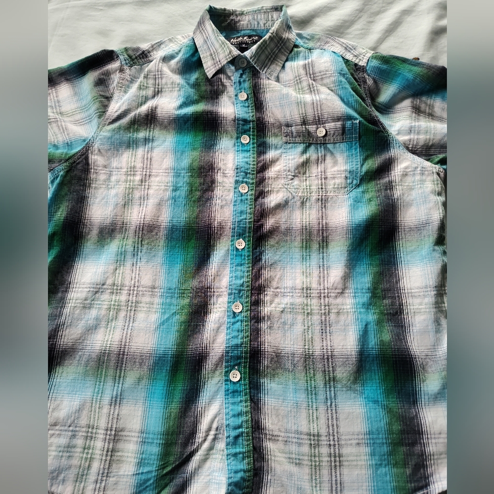 NORTH RIVER OUTFITTERS Men's Button Up Shirt Size Medium Smoke Free Home